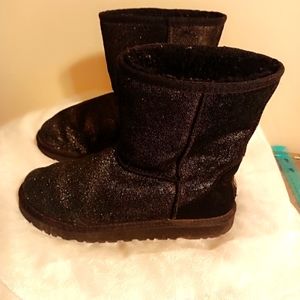 UGG black sparkle boots SN 1002806 size 5 classic short